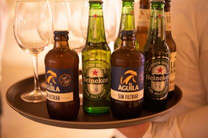 Heineken, Águila y Ladrón de Manzanas fueron algunas de las bebidas servidas durante el aperitivo. 