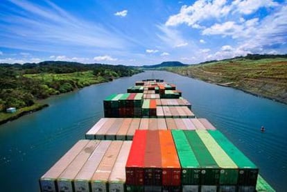 A container ship on the Panama Canal, in an area known as Corte de Culebra.