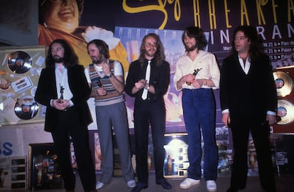 El grupo británico en París, recibiendo el disco de oro por 'Breakfast In America', el 28 de noviembre de 1979. 