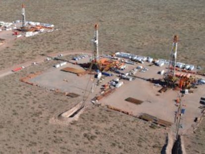 Instalaciones del yacimiento petrol&iacute;fero de Vaca Muerta en Argentina objeto de la reclamaci&oacute;n entre Repsol e YPF.