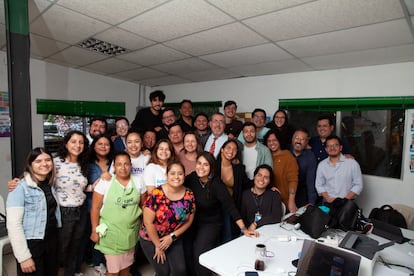 Bernardo Arévalo de León, the Movimiento Semilla presidential candidate, with his work team in Guatemala on August 17, 2023.