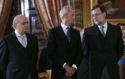El presidente del Gobierno, Mariano Rajoy, y los ministros de Defensa, Pedro Morenés; e Interior, Jorge Fernández Díaz.