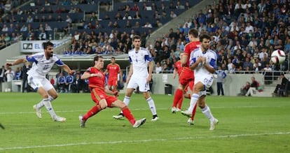 Bale marca el tercer gol a Israel.