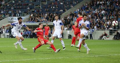 Bale marca el tercer gol a Israel.