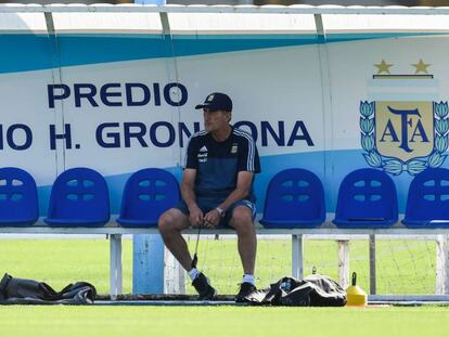 Edgardo Bauza, técnico de Argentina, en el entrenamiento en Buenos Aires.