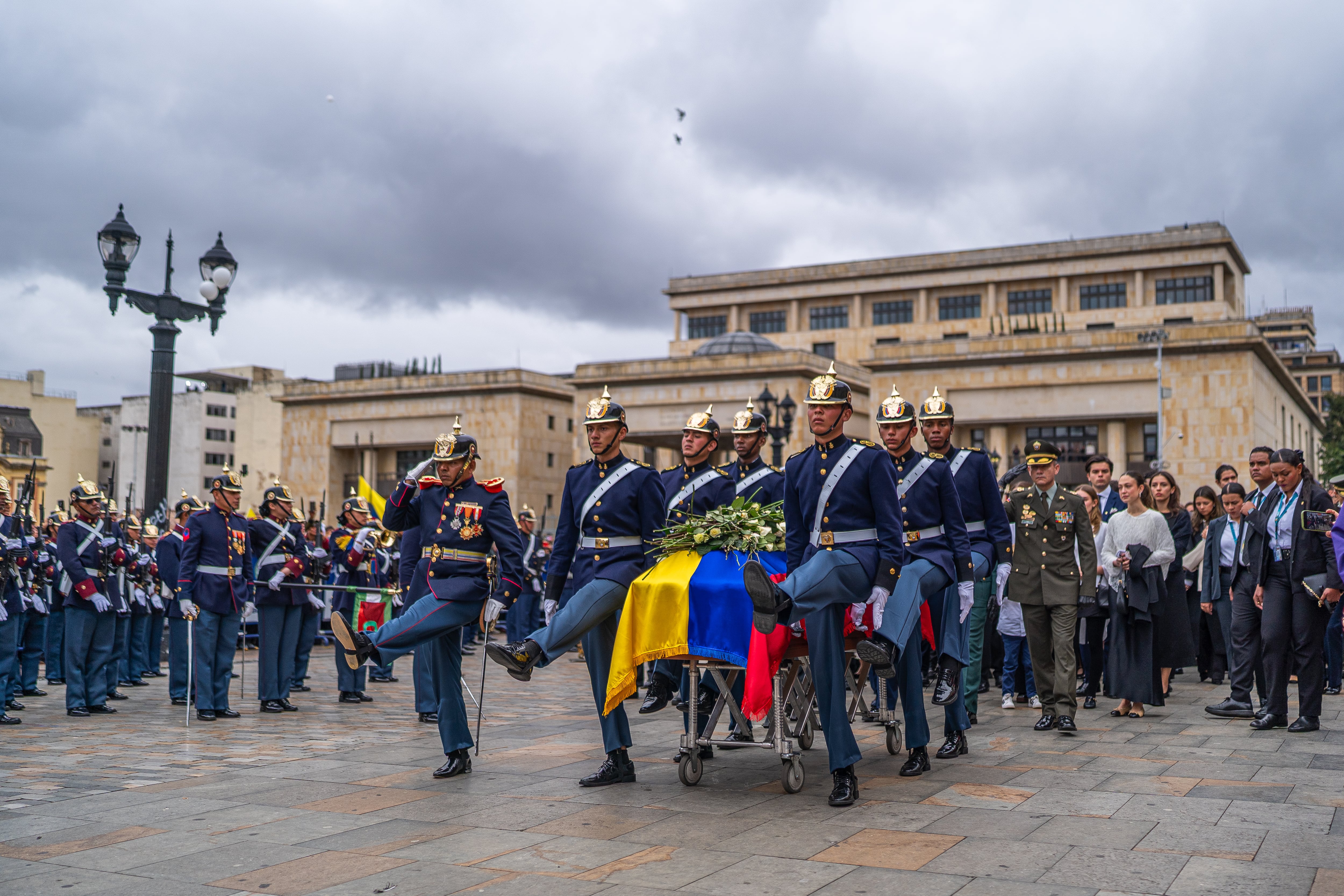 Marcha funebre de Miguel Uribe Turbay en Bogotá, el 13 de agosto.
