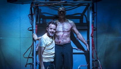 Àngel Llàcer como el doctor y Joel Joan como la criatura en 'Frankenstein'