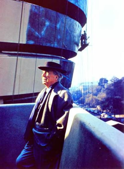 Frank Lloyd Wright, durante la construcción del Museo Guggenheim de Nueva York, en 1959, poco antes de morir sin que pudiera llegar a inaugurar el museo.