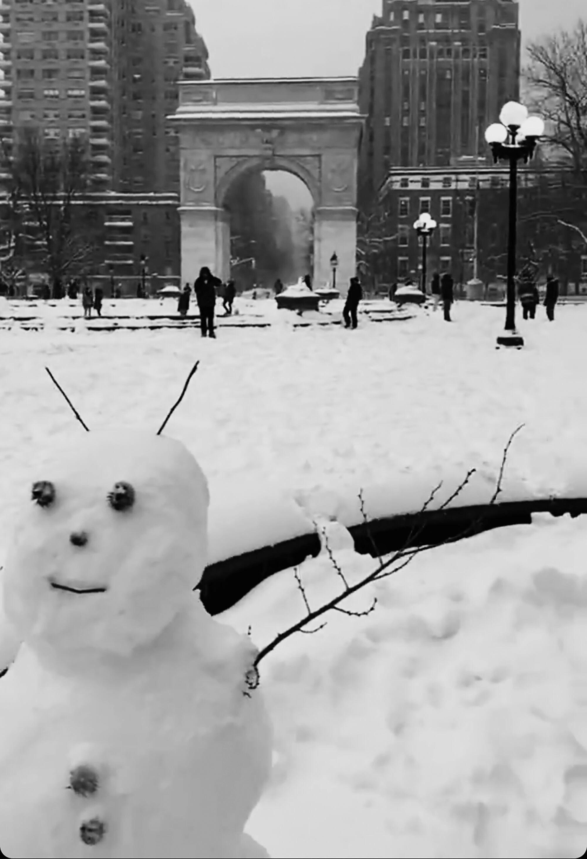 Este retrato de un muñeco de nieve en Washington Square, Manhattan, está fechado el 17 de febrero.