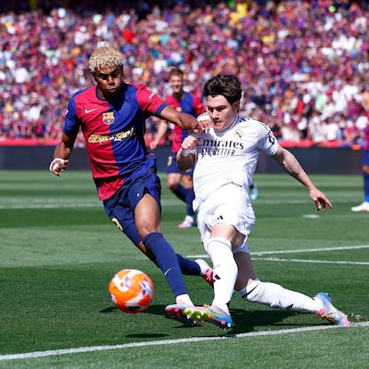 Lamine Yamal of FC Barcelona and Fran García of Real Madrid in action during the Spanish League, LaLiga EA Sports, football match played between FC Barcelona and Real Madrid at Estadi Olimpic Lluis Companys on May 11, 2025, in Madrid, Spain.
AFP7 
11/05/2025 ONLY FOR USE IN SPAIN