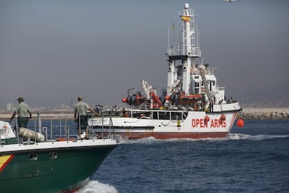 Arribada del vaixell de Proactiva Open Arms al port de Barcelona.