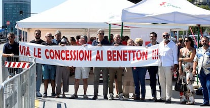 Protesta contra loa familia Benetton en Génova el pasado agosto, en el aniversario del derrumbe del puente Morandi.