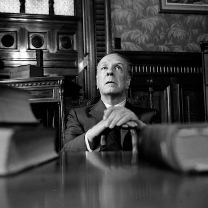 Portrait of Argentine author & poet Jorge Luis Borges (1899 - 1986) in his office at the Biblioteca Nacional office (at Calle Mexico 564), Buenos Aires, Argentina, 1971. Several books are visible in the foreground. (Photo by Eduardo Comesaña/Getty Images)