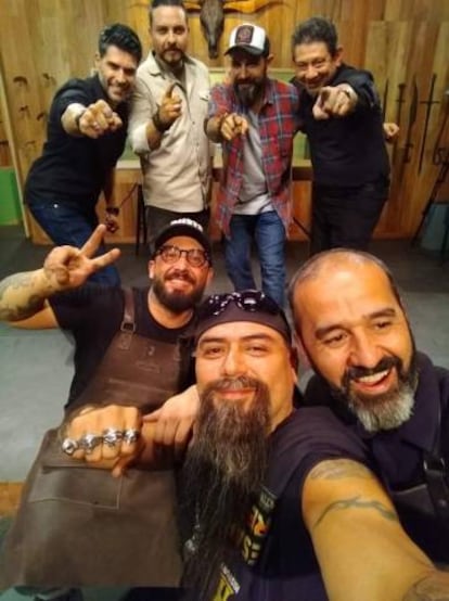 Un selfi con tres de los finalistas, el presentador y el jurado. Al fondo a la derecha, Doug Marcaida, el popular experto estadounidense en artes marciales.