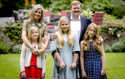 Máxima de Holanda, Guillermo Alejandro de Holanda y sus hijas Amalia, Alexia y Ariana.