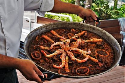 Arroz, mar y montaña en Sitges.