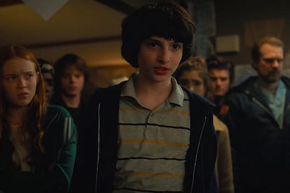 Finn Wolfhard

Uno de los jóvenes protagonistas de la serie de Netflix Stranger Things tuvo que pedir públicamente a los seguidores de la misma que cesaran en su acoso hacia él y sus conocidos. “La gente no entiende que somos personas y que no somos los personajes de la serie… y hasta atacan a mis amigos”, confesó en una charla con tuiteros.