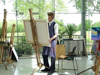 Enrique de Windsor en un estudio de pintura