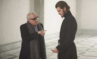 Martin Scorsese y Andrew Garfield (derecha), en el rodaje de 'Silencio'.