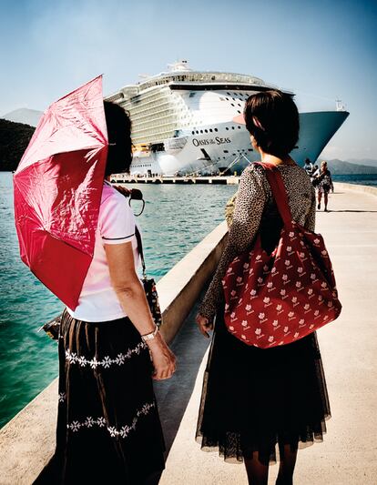 Con 360 metros de eslora, el 'Ocean of the Seas' es el crucero más grande que surca los mares.