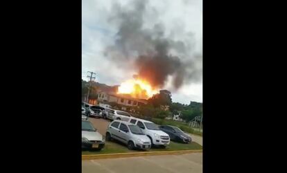 Captura de pantalla del estallido en el cantón militar San Jorge, en Cúcuta, Colombia