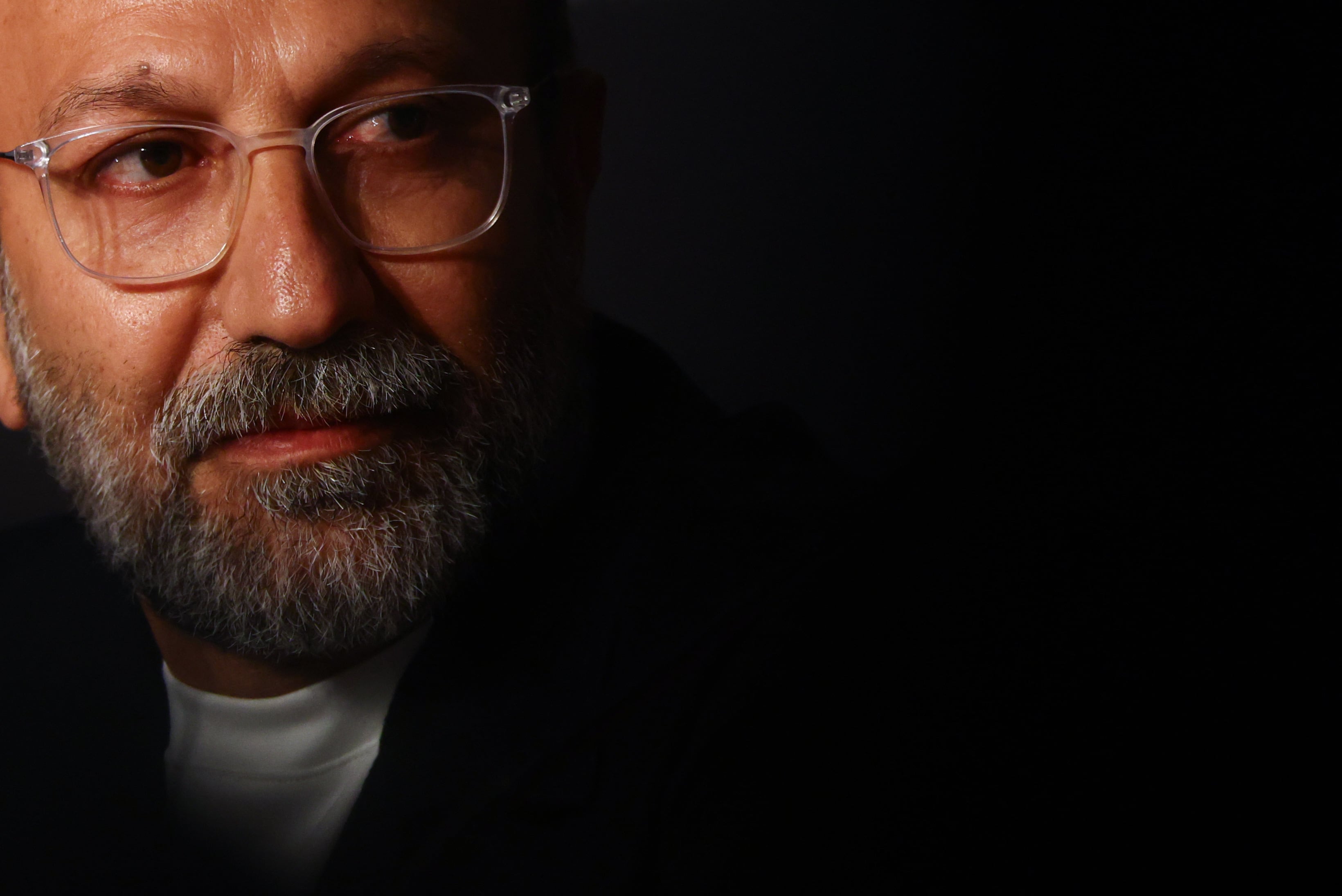 Asghar Farhadi, cineasta iraní: “Es trágico que, a pesar de todos los avances, cada mañana nos despertamos con nuevos inocentes asesinados”