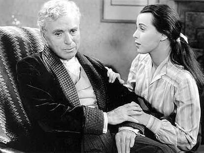Chaplin y Claire Bloom, en un fotograma de <i>Candilejas.</i>