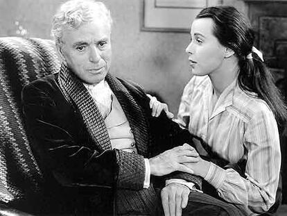 Chaplin y Claire Bloom, en un fotograma de <i>Candilejas.</i>