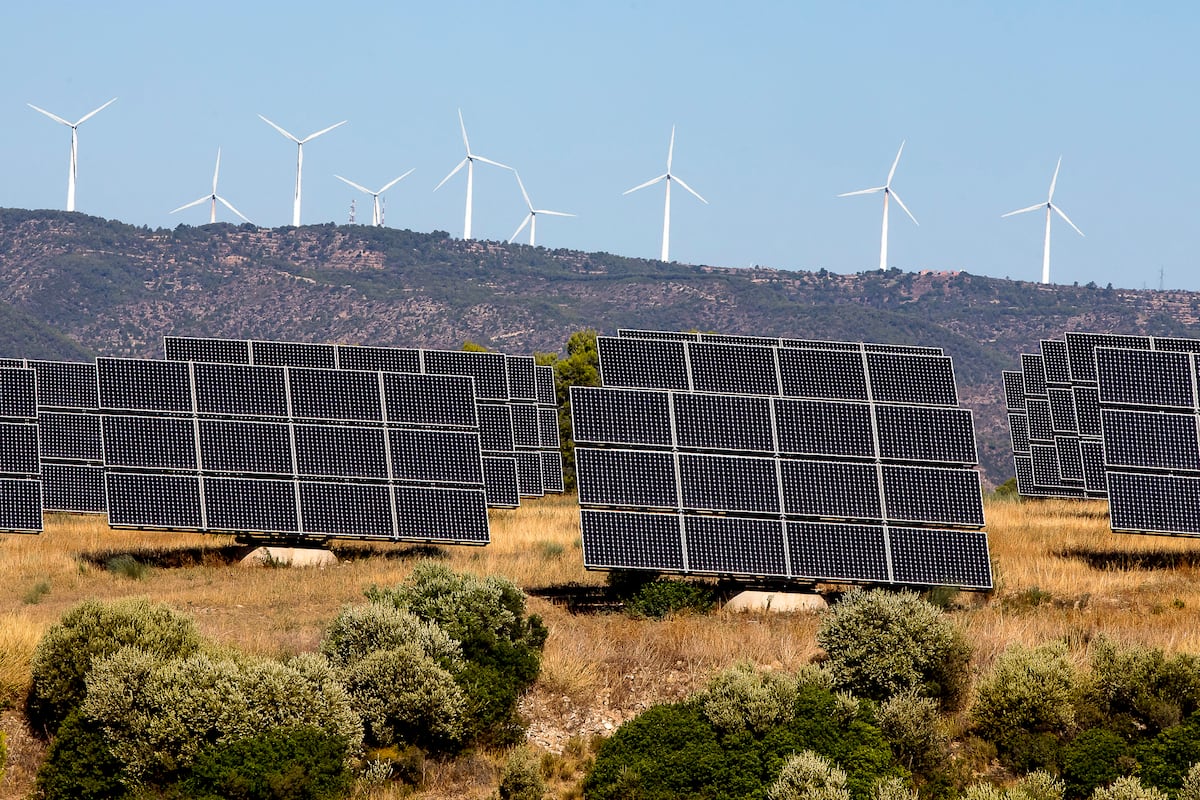 Rebelión contra el Plater: el plan de energías renovables del Govern choca con 1.300 alegaciones municipales
