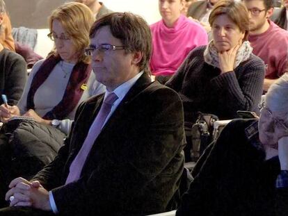 Imagen de televisi&oacute;n de Carles Puigdemont en la presentaci&oacute;n de un libro sobre Catalu&ntilde;a en la Guerra Civil, en Bruselas .