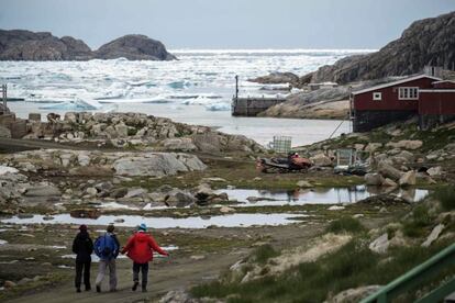 Alejandro Sanz y sus compañeros de aventura han visto las evidencias del cambio climatico en el glaciar Apusiaajik.