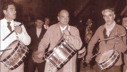 Luis Buñuel durante una Semana Santa en Calanda (Teruel). 