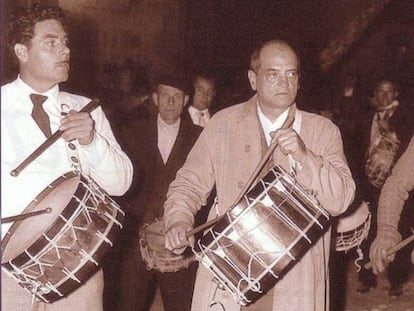 Luis Buñuel durante una Semana Santa en Calanda (Teruel).