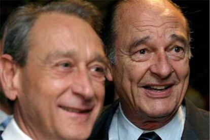 El alcalde de París, Bertrand Delanoë (izquierda), y Jacques Chirac.