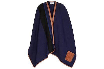 Poncho de lino, algodón y piel de Loewe, una de las piezas que marcarán tendencia los próximos meses.