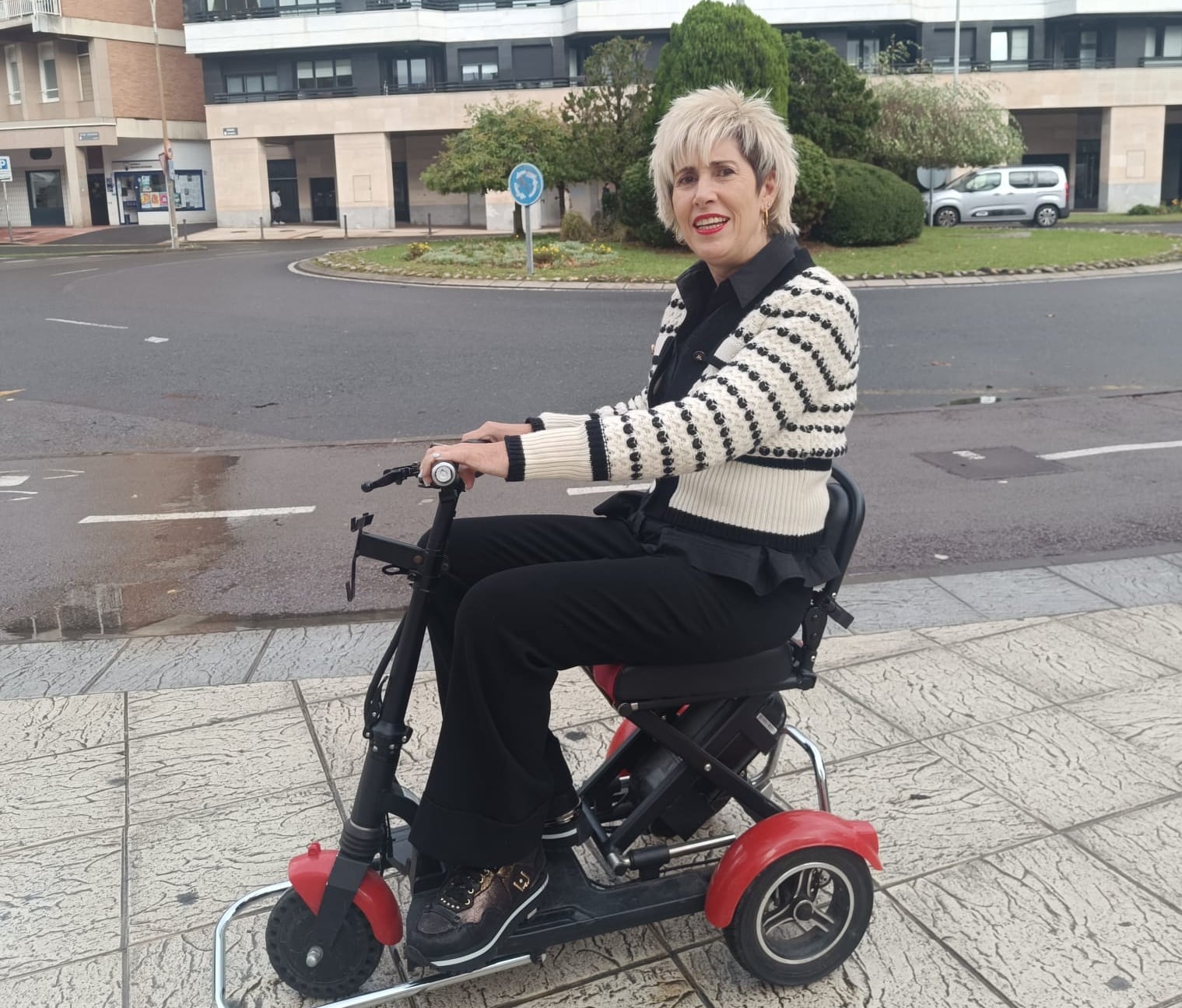 Yolanda Guijas, enferma de esclerosis múltiple, en una imagen tomada el 7 de noviembre en Mondragón (Gipuzkoa) y cedida por ella.