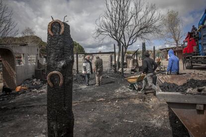 Estado en el quedaron las instalaciones de la ONG Burrolandia tras el incendio.