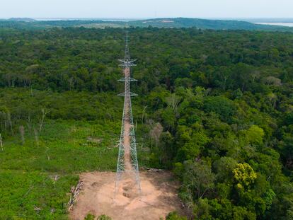 El objetivo del proyecto es construir una línea de transmisión de 230 kV que conecte los estados de Pará y Amazonas. Para ejecutarlo ha sido necesario levantar dos nuevas subestaciones eléctricas.