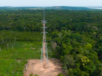 El objetivo del proyecto es construir una línea de transmisión de 230 kV que conecte los estados de Pará y Amazonas. Para ejecutarlo ha sido necesario levantar dos nuevas subestaciones eléctricas.