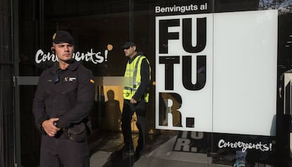 Registro de la Guardia Civil en la sede de Convergència, en 2015.