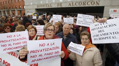 Los vecinos de Alcorcón se manifestaron en 2009 contra el cobro.