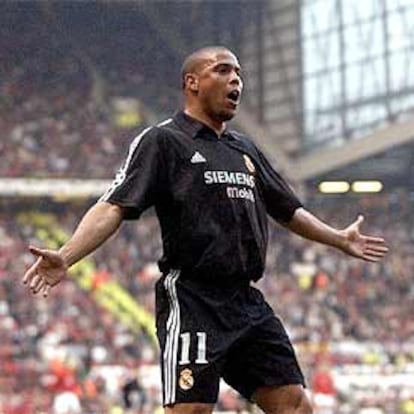 Ronaldo celebra uno de sus goles en el Old Trafford de Manchester.