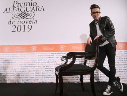 Patricio Pron, tras la entrega del Premio Alfaguara de Novela, en Madrid.
