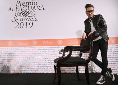 Patricio Pron, tras la entrega del Premio Alfaguara de Novela, en Madrid.