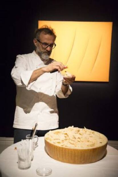 Massimo Bottura, a la sala d'exposicions de Sotheby’s.