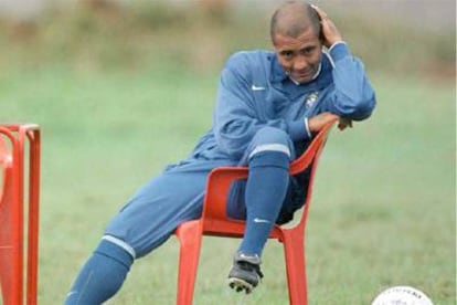 Romario se toma un descanso en un entrenamiento de la selección brasileña.