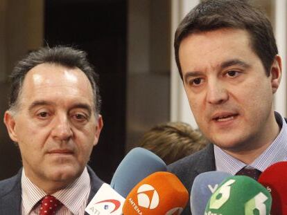 Los diputados del PSOE Oscar Galeano y Artemi Rallo, que registraron ayer una proposici&oacute;n no de ley para instar al Gobierno a que regule la desconexi&oacute;n digital tras el trabajo.