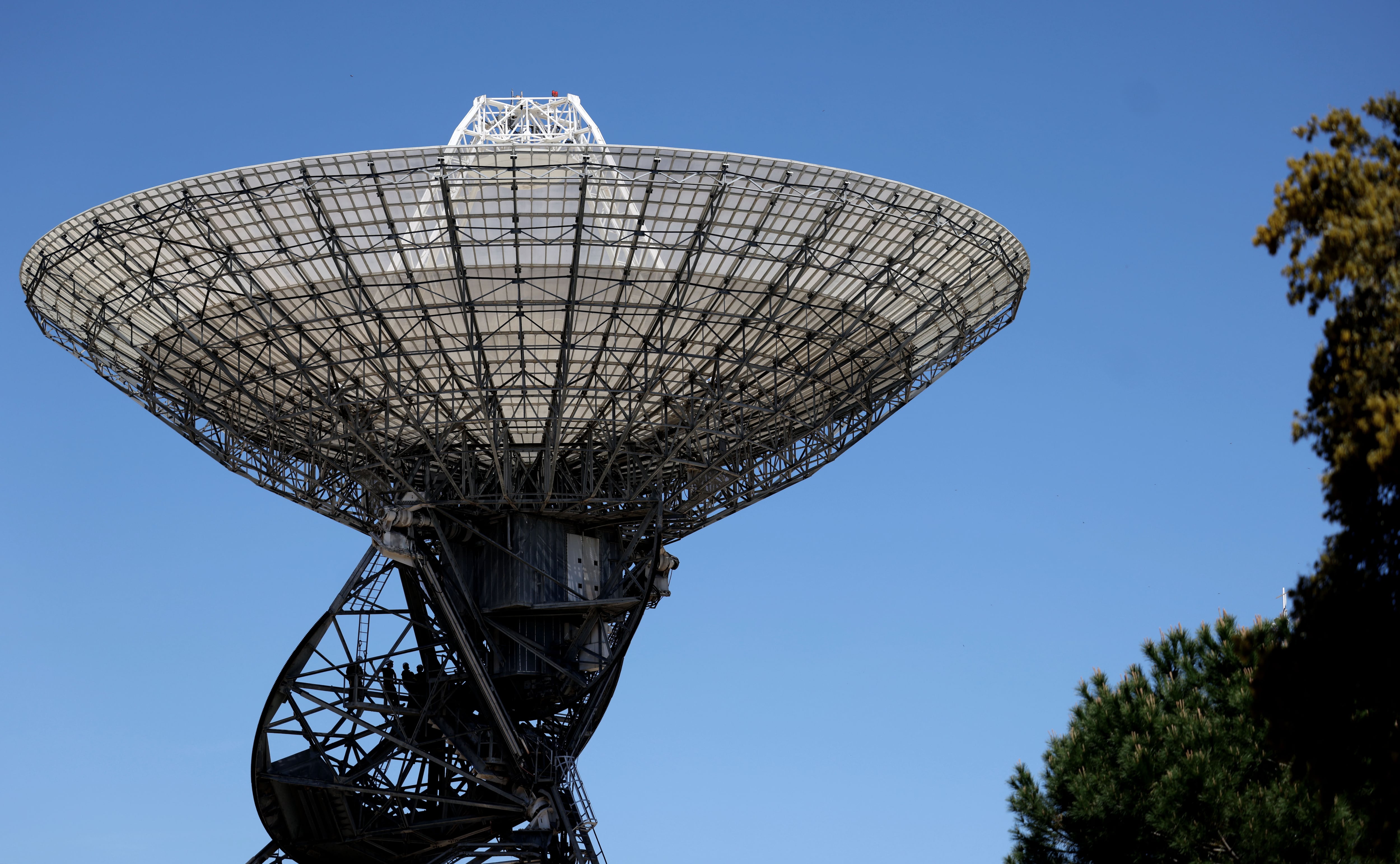 Una de las antenas del complejo de Comunicaciones del Espacio Profundo de la NASA en Robledo de Chabela, Madrid.