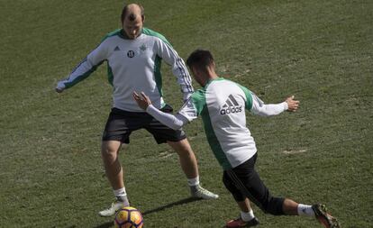 Zozulia, durante un entrenamiento de Betis. 