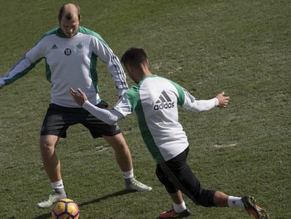 Zozulia, durante un entrenamiento de Betis. 